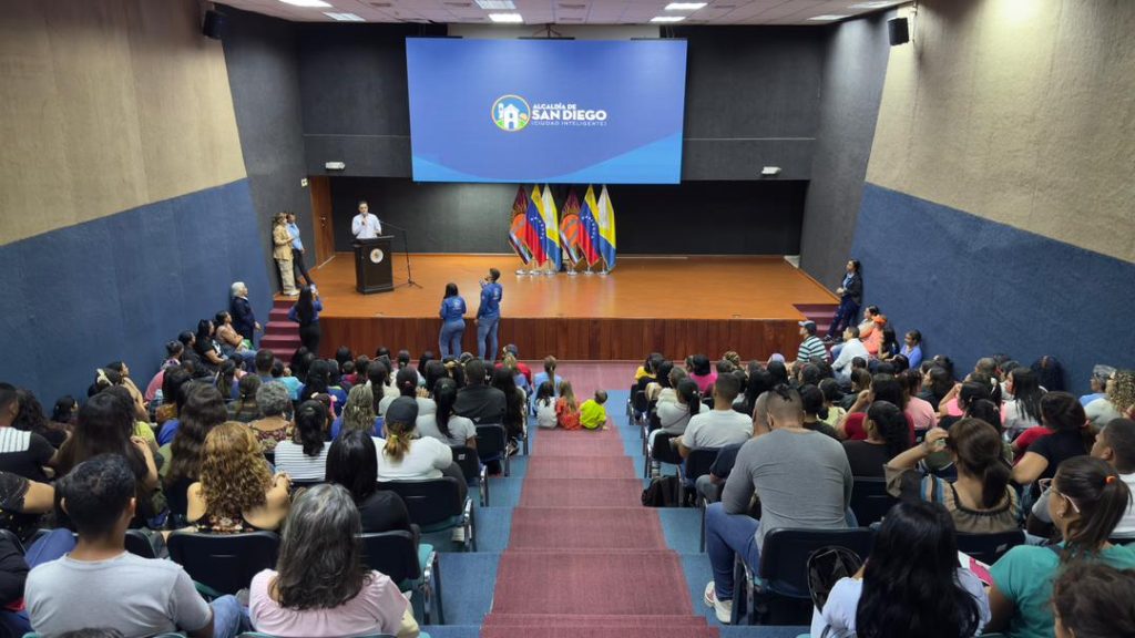 Alcalde León Jurado presentó manual sobre normas de convivencia en complejo educativo Monseñor Luis Eduardo Henríquez