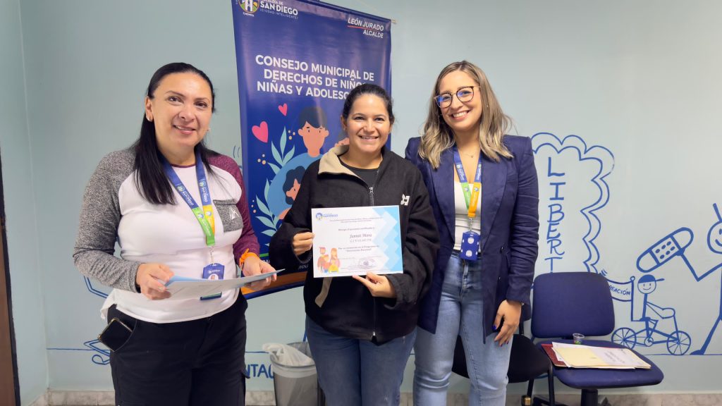 CMDNNA de San Diego dicta taller de orientación a familias con imposición de medidas de protección