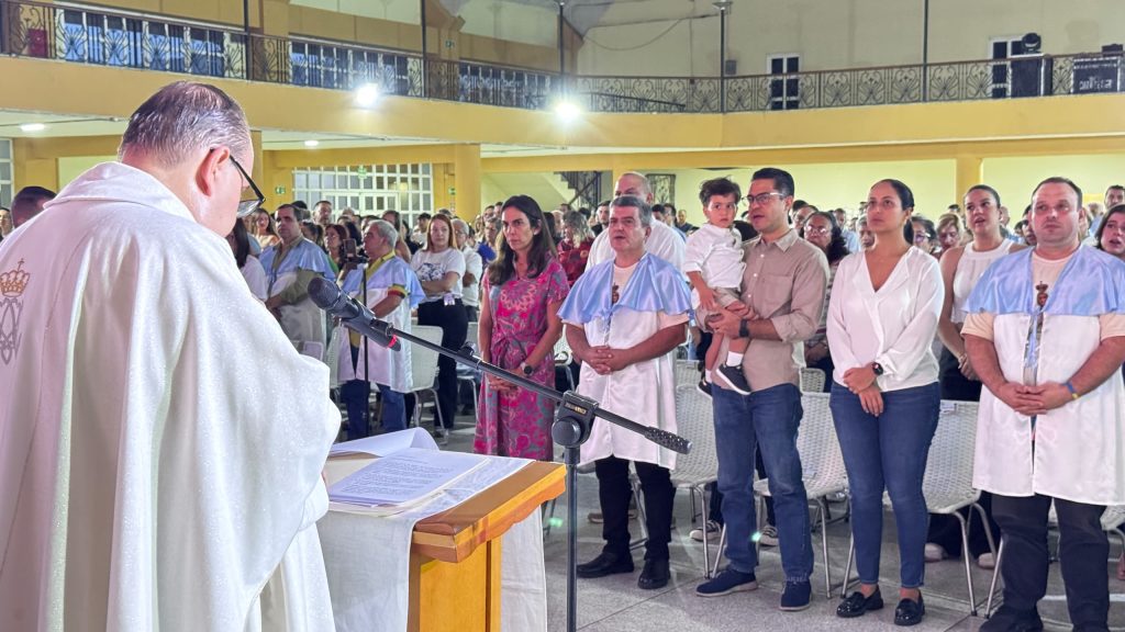 Alcalde León Jurado Laurentín participó en misa en honor a Nuestra Señora de Fátima en Centro Social Madeirense