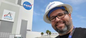 Ingeniero Electricista de la UC destaca por su rol en la misión Artemis II